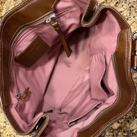 Coach Vintage Leather Shoulder Bag - Picture 8 of 9